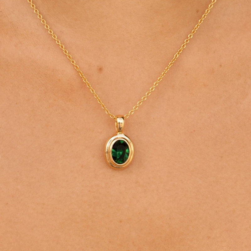 Halskette Damen goldfarben mit ovalem Anhänger, elegant und modern - 6 - Marlena-atelier