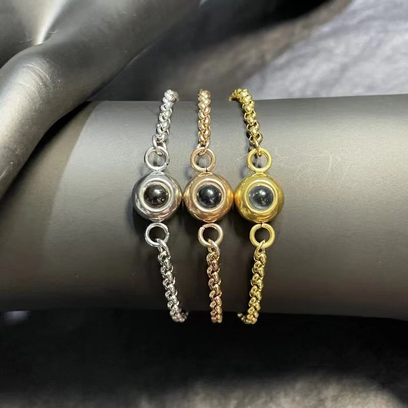 Armband Damen goldfarben mit dekorativem Anhänger, modern und stilvoll - 7 - Marlena-atelier