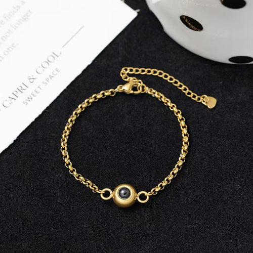 Armband Damen goldfarben mit dekorativem Anhänger, modern und stilvoll - 2 - Marlena-atelier