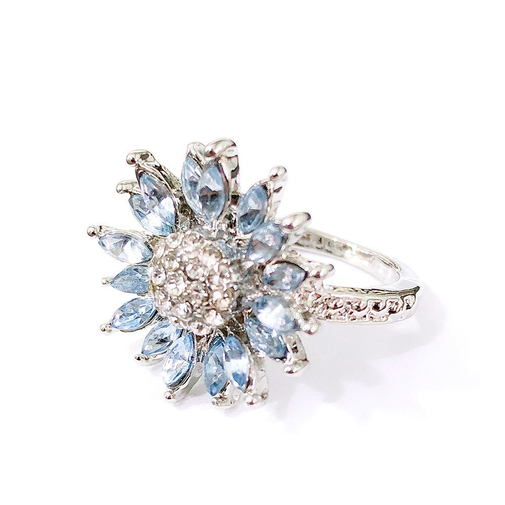 Blumenring Damen mit hellblauen Akzenten, verspielt und elegant - 3 - Marlena-atelier