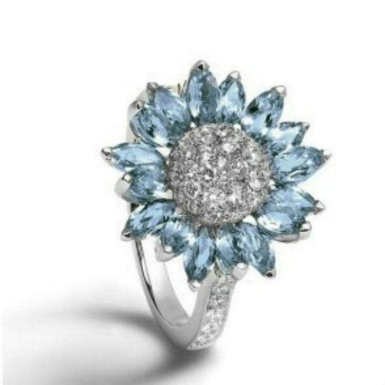Blumenring Damen mit hellblauen Akzenten, verspielt und elegant - 1 - Marlena-atelier