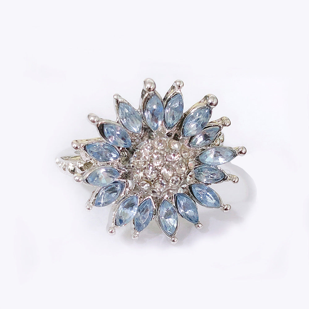 Blumenring Damen mit hellblauen Akzenten, verspielt und elegant - 5 - Marlena-atelier