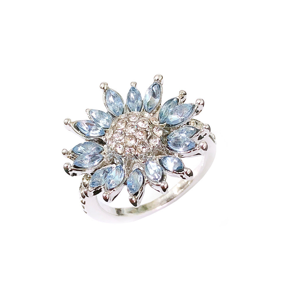 Blumenring Damen mit hellblauen Akzenten, verspielt und elegant - 4 - Marlena-atelier