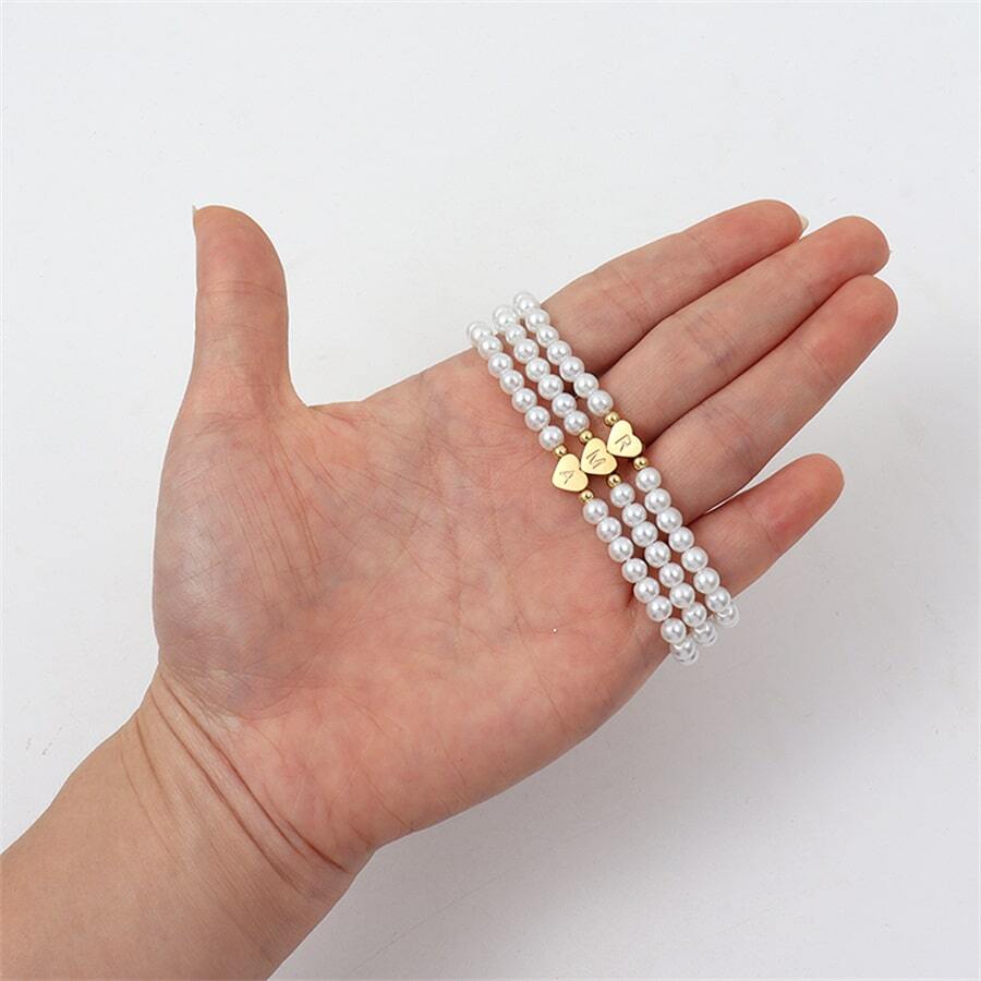 Perlenarmband Damen mit graviertem Herz-Anhänger, elegant und persönlich - 2 - Marlena-atelier