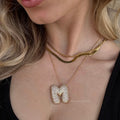 Halskette Damen goldfarben mit Initial-Anhänger, glamourös für besondere Anlässe - 2 - Marlena-atelier