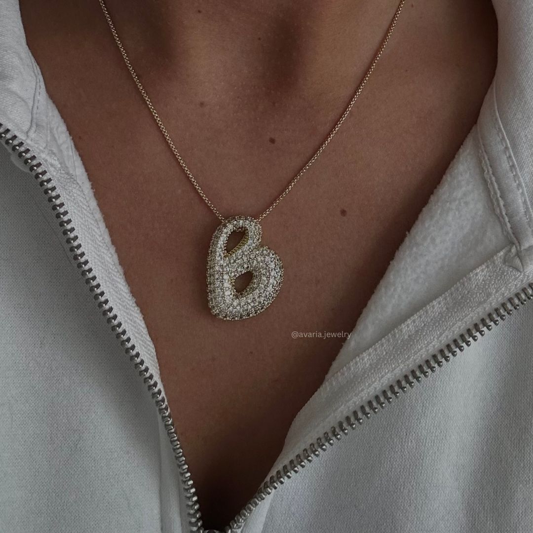 Halskette Damen goldfarben mit Initial-Anhänger, glamourös für besondere Anlässe - 3 - Marlena-atelier