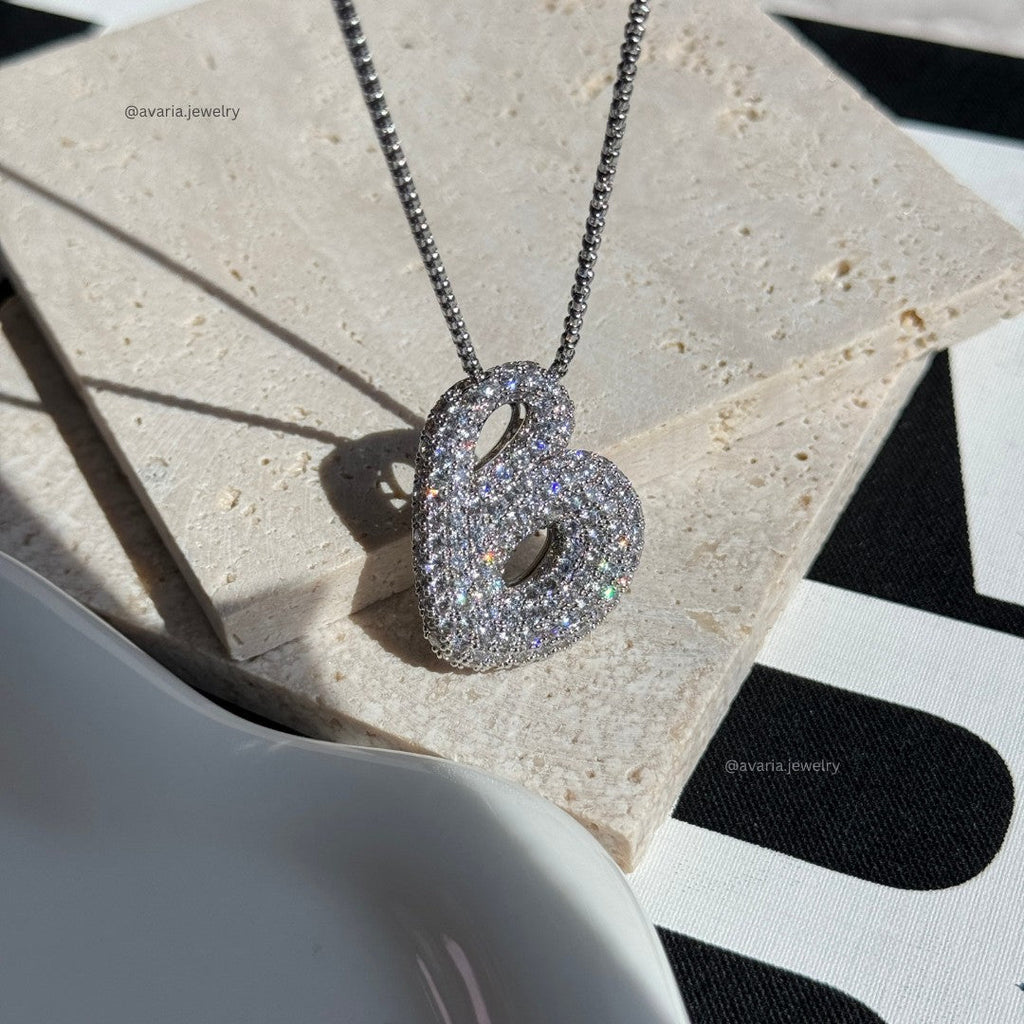 Halskette Damen goldfarben mit Initial-Anhänger, glamourös für besondere Anlässe - 6 - Marlena-atelier