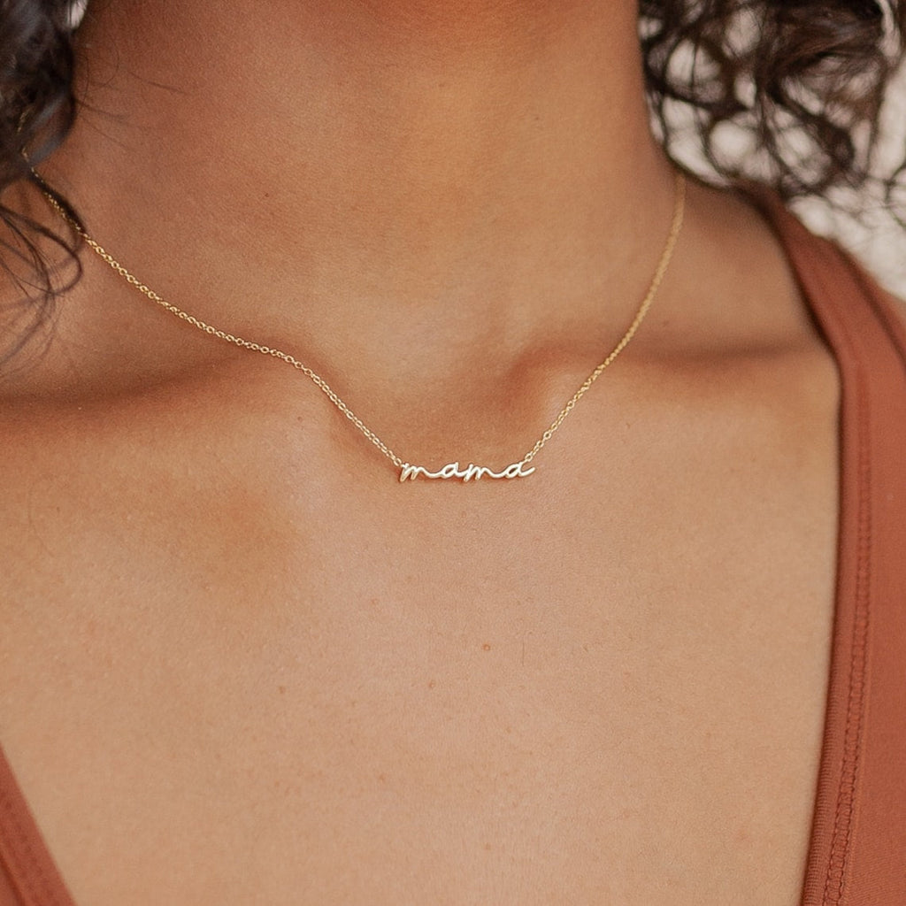 Halskette Damen goldfarben mit 'Mama'-Anhänger, elegant für besondere Anlässe - 4 - Marlena-atelier