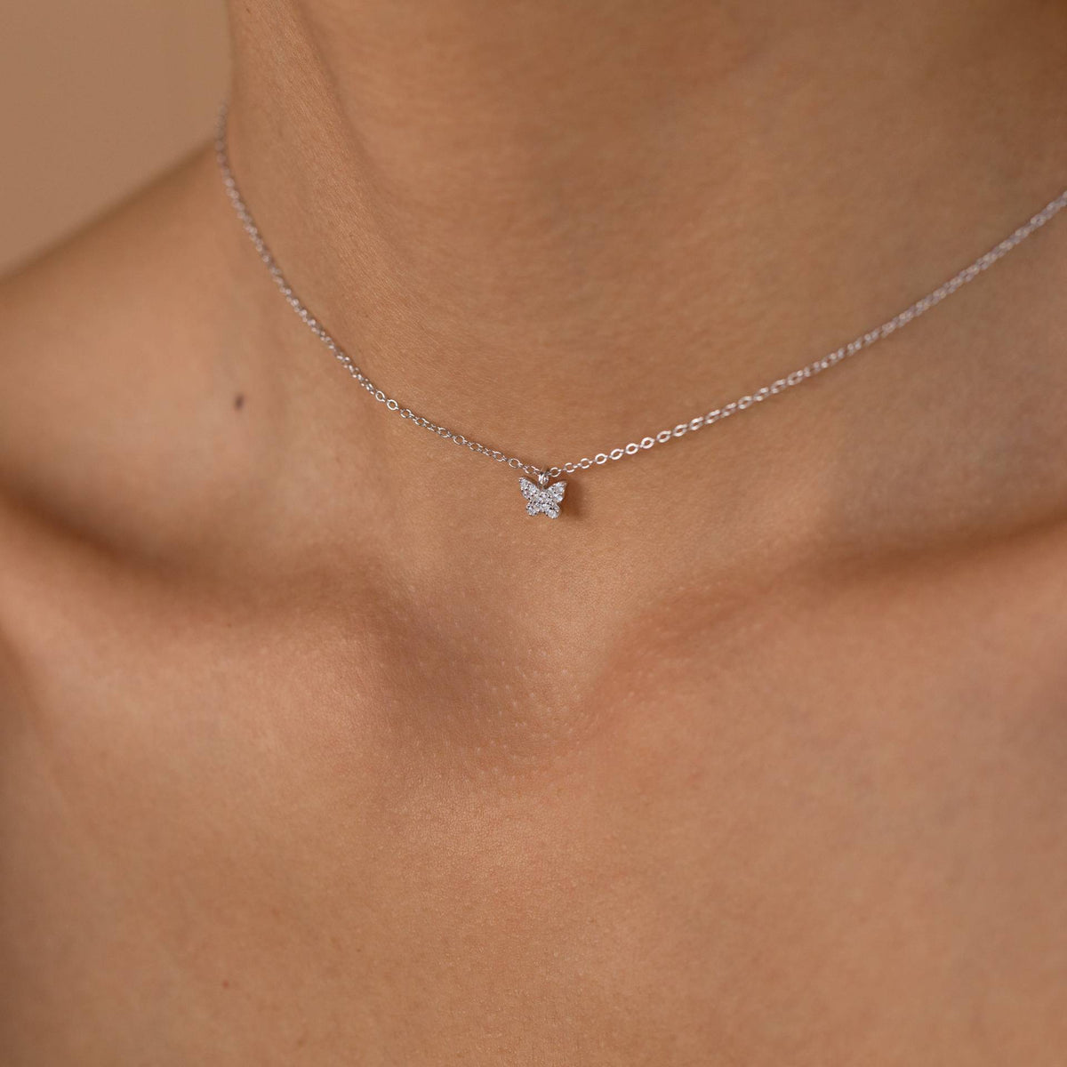 Halskette Damen mit Schmetterling-Anhänger, filigran und elegant - 3 - Marlena-atelier