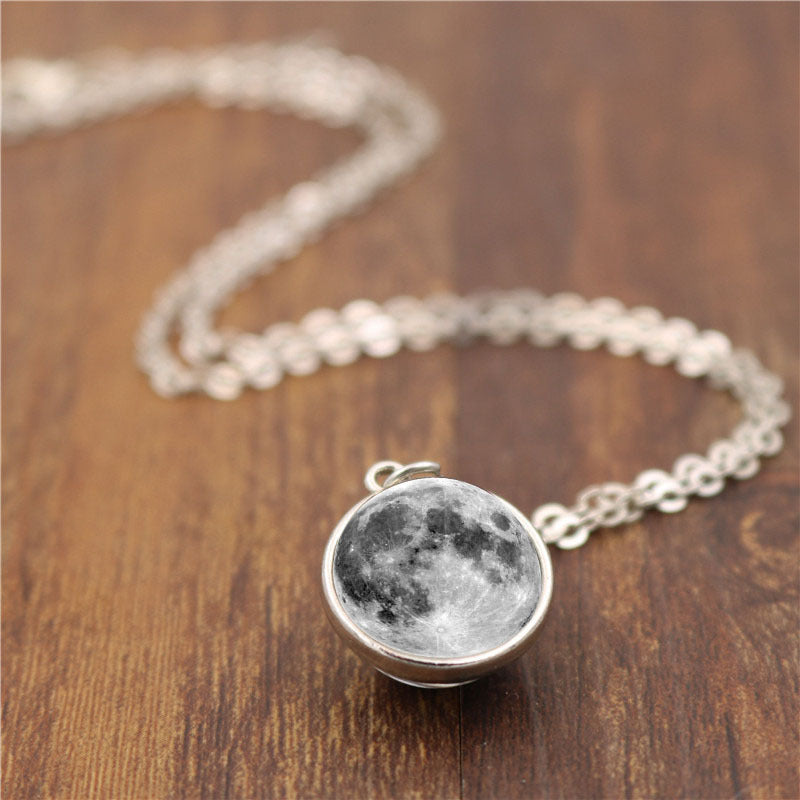 Halskette Damen mit Mond-Anhänger, silberfarben im eleganten Design - 1 - Marlena-atelier