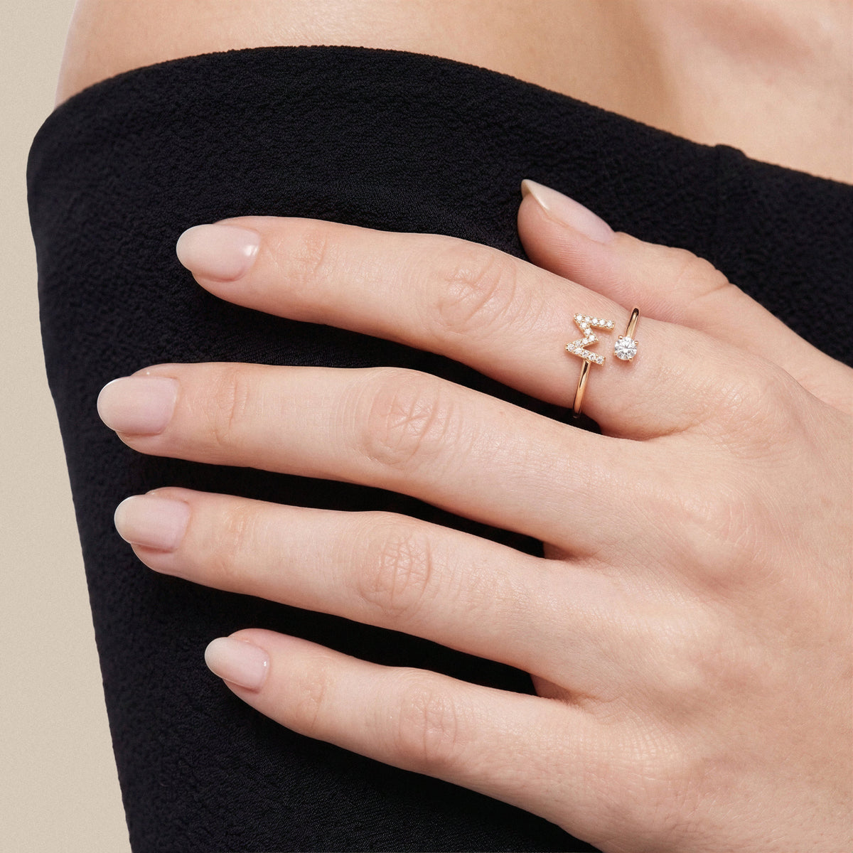 Ring Damen goldfarben mit Initial-Anhänger, modern und verspielt - 3 - Marlena-atelier