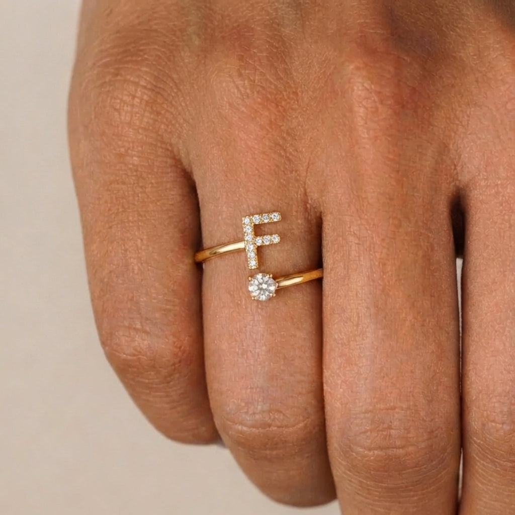 Ring Damen goldfarben mit Initial-Anhänger, modern und verspielt - 8 - Marlena-atelier