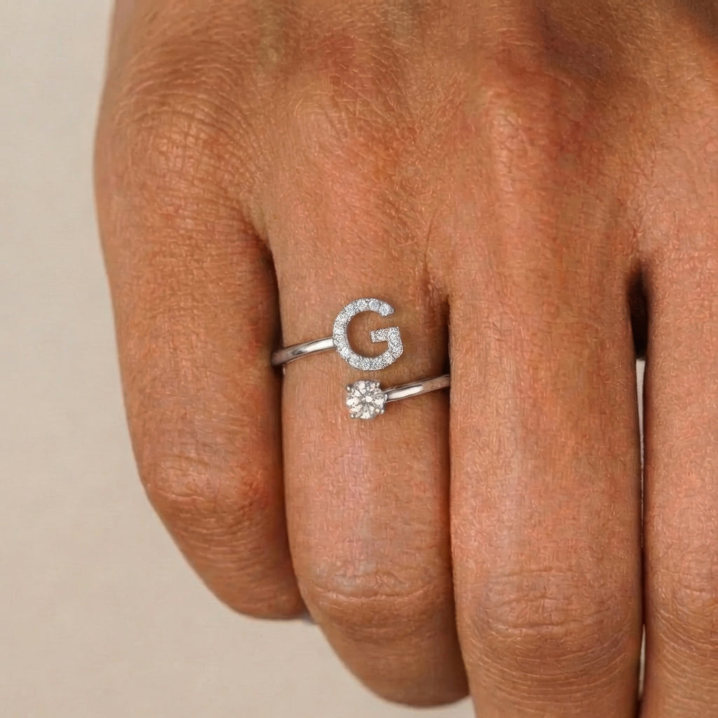 Ring Damen goldfarben mit Initial-Anhänger, modern und verspielt - 35 - Marlena-atelier