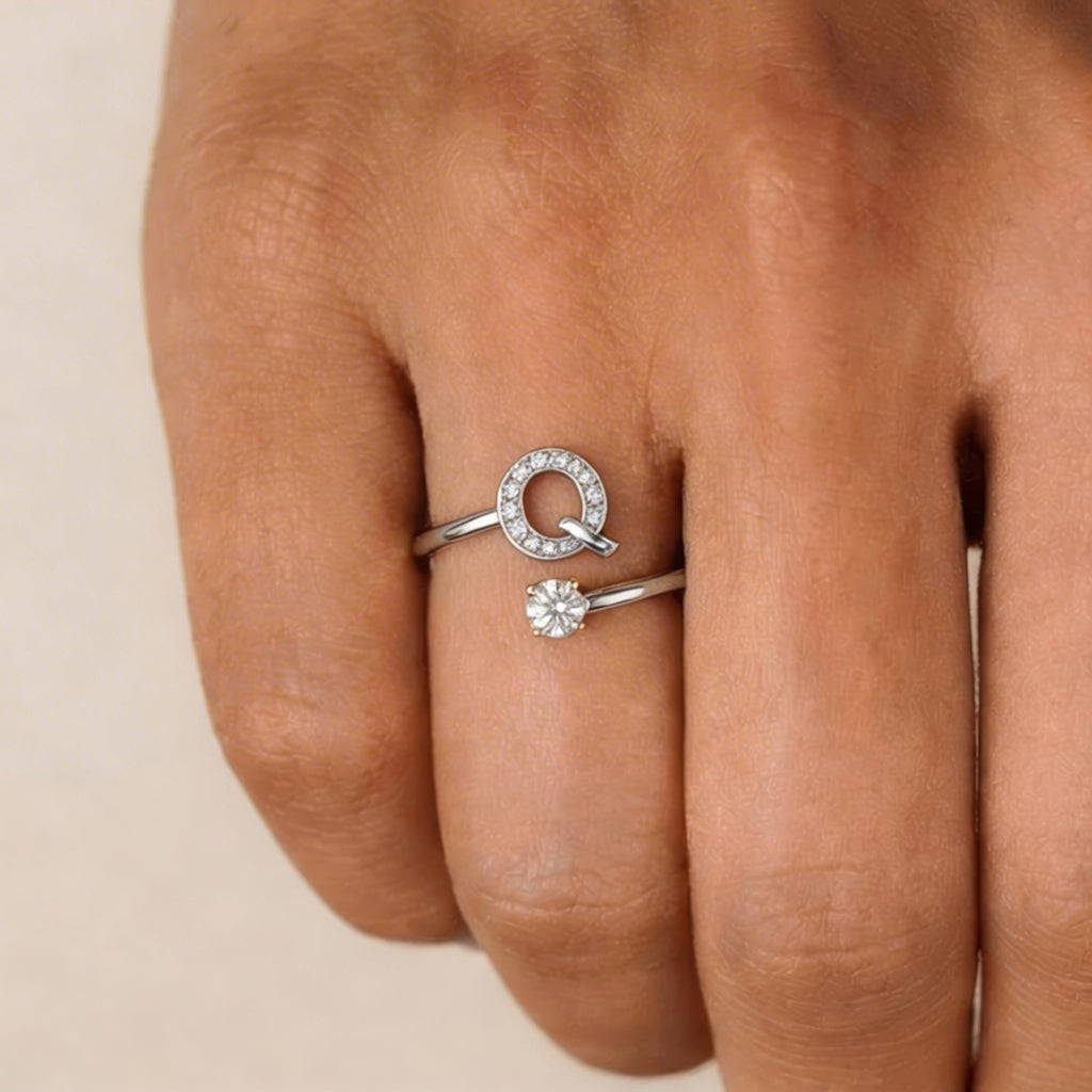Ring Damen goldfarben mit Initial-Anhänger, modern und verspielt - 45 - Marlena-atelier