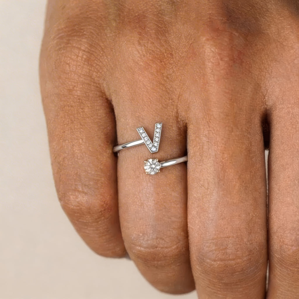 Ring Damen goldfarben mit Initial-Anhänger, modern und verspielt - 50 - Marlena-atelier