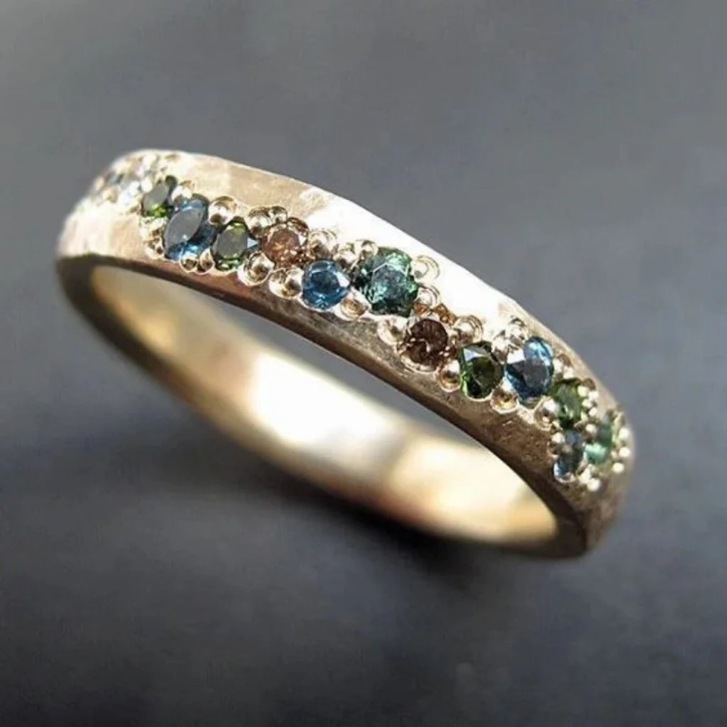 Ottilie – Opal-Ring mit Sternenband – Marlena Atelier