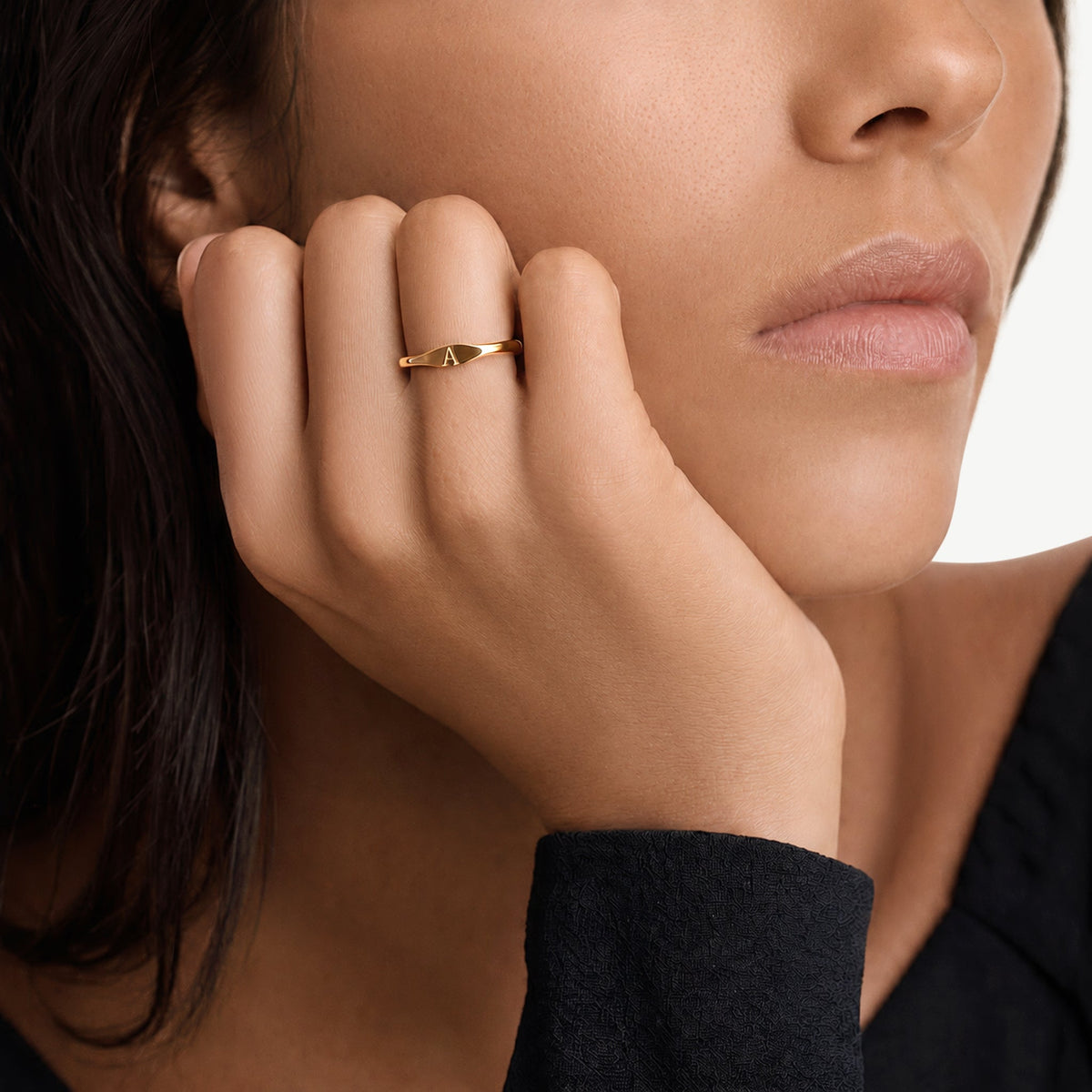 Ring Damen goldfarben mit geschwungenem Design, elegant und modern - 3 - Marlena-atelier
