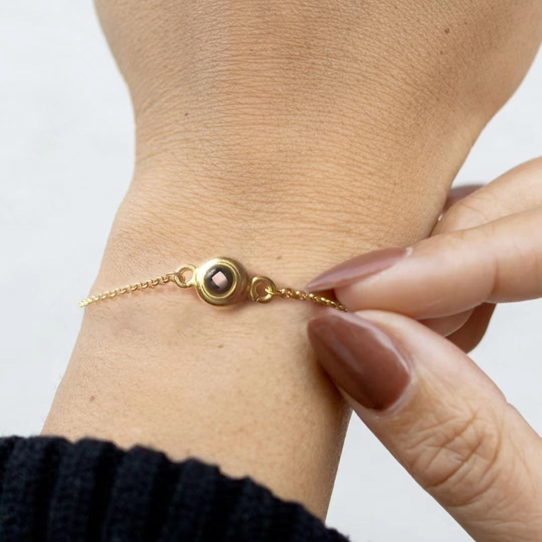 Armband Damen goldfarben mit dekorativem Anhänger, modern und stilvoll - 6 - Marlena-atelier