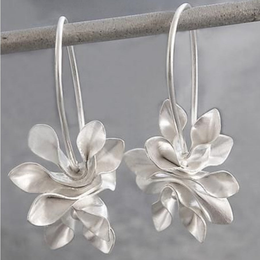 Antonia – Barocke Blüten-Ohrringe – Marlena Atelier
