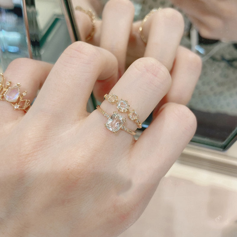 Ring Damen goldfarben mit funkelnden Steinverzierungen, elegant und modern - 1 - Marlena-atelier