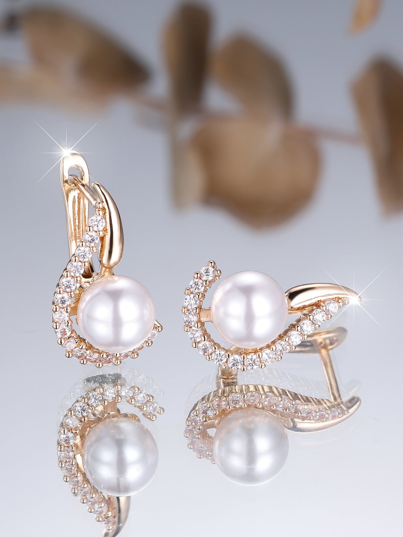 Elise – Perlenohrringe in Champagnergold – Marlena Atelier