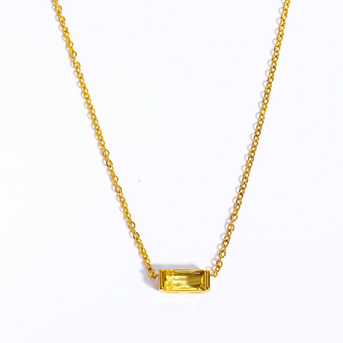 Halskette Damen goldfarben mit rechteckigem Anhänger, modern und elegant - 28 - Marlena-atelier