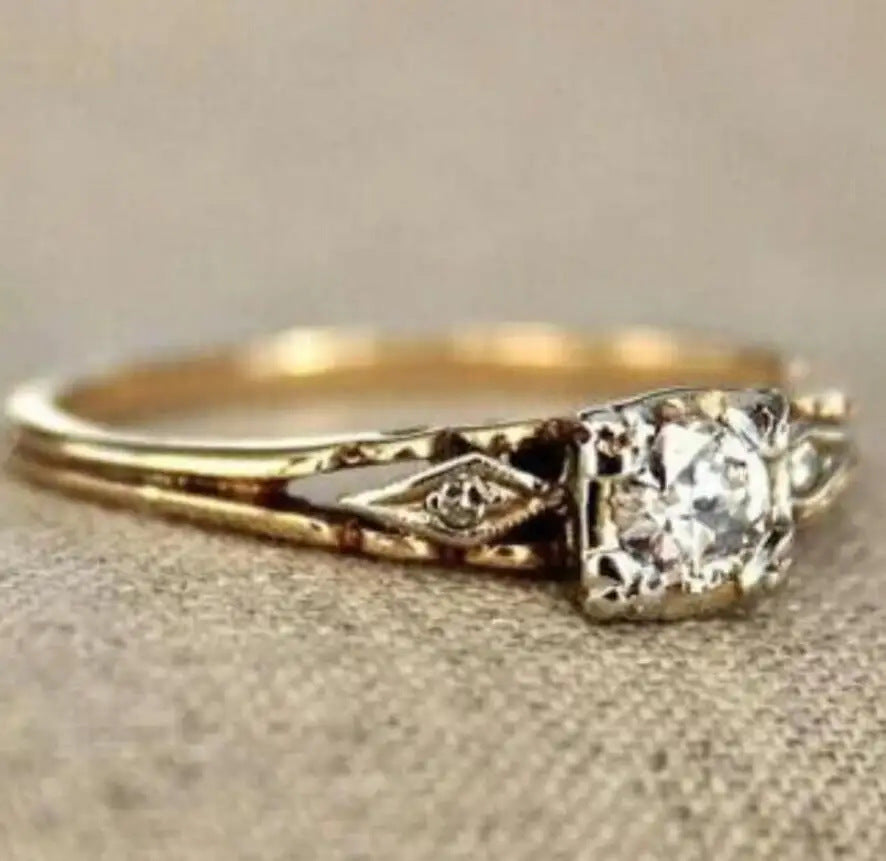 Klara – Goldener Solitär-Ring – Marlena Atelier