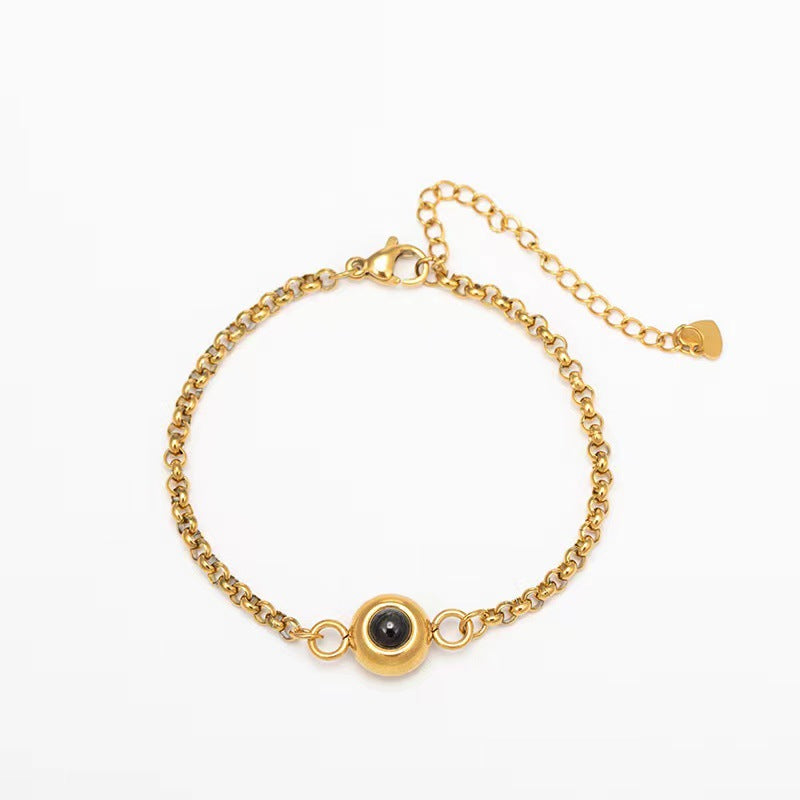 Armband Damen goldfarben mit dekorativem Anhänger, modern und stilvoll - 8 - Marlena-atelier