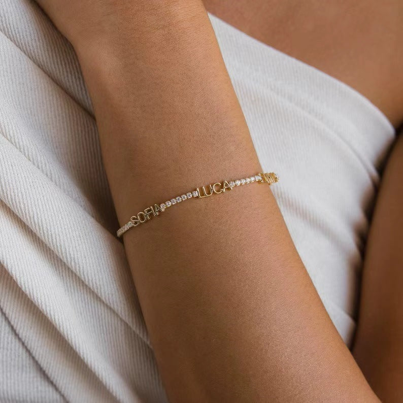 Armband Damen goldfarben mit Namensanhängern, filigran und modern - 5 - Marlena-atelier