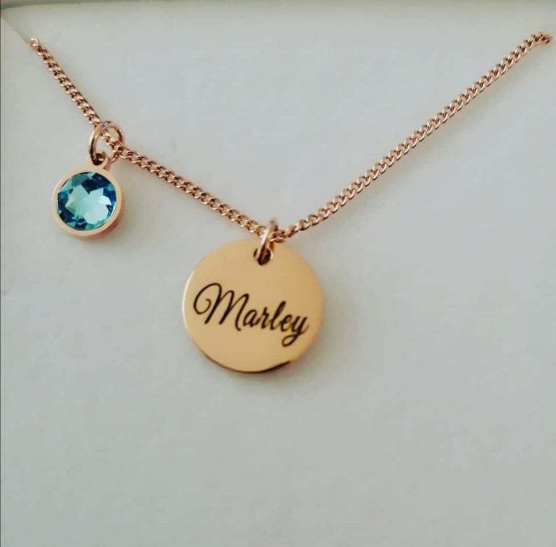 Halskette Damen roségoldfarben mit personalisiertem Anhänger und funkelndem Stein, elegant und modern - 1 - Marlena-atelier