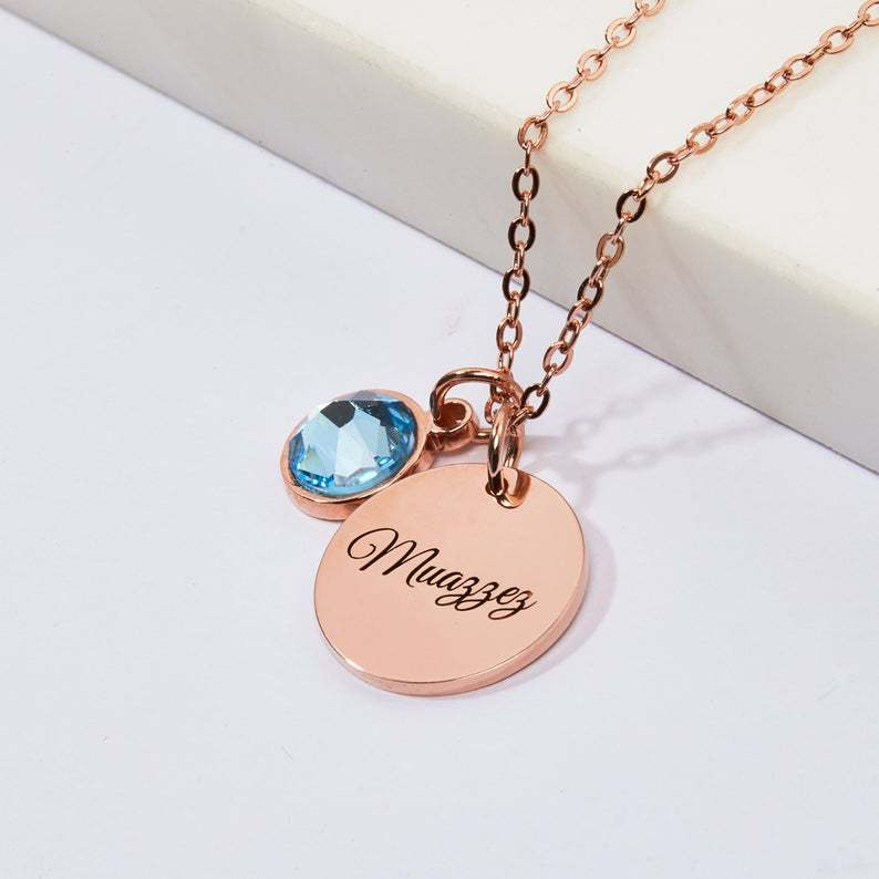 Halskette Damen roségoldfarben mit personalisiertem Anhänger und funkelndem Stein, elegant und modern - 5 - Marlena-atelier