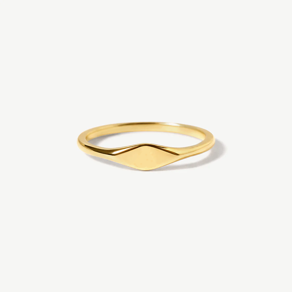 Ring Damen goldfarben mit geschwungenem Design, elegant und modern - 1 - Marlena-atelier