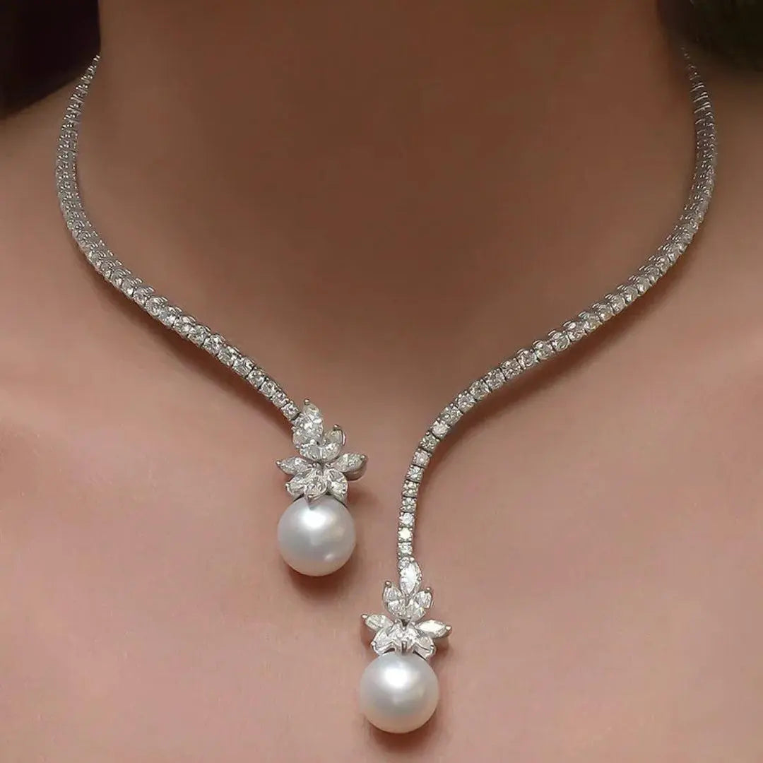 Halskette Damen silberfarben mit Perlen und blütenförmigen Verzierungen, elegant und festlich - 1 - Marlena-atelier