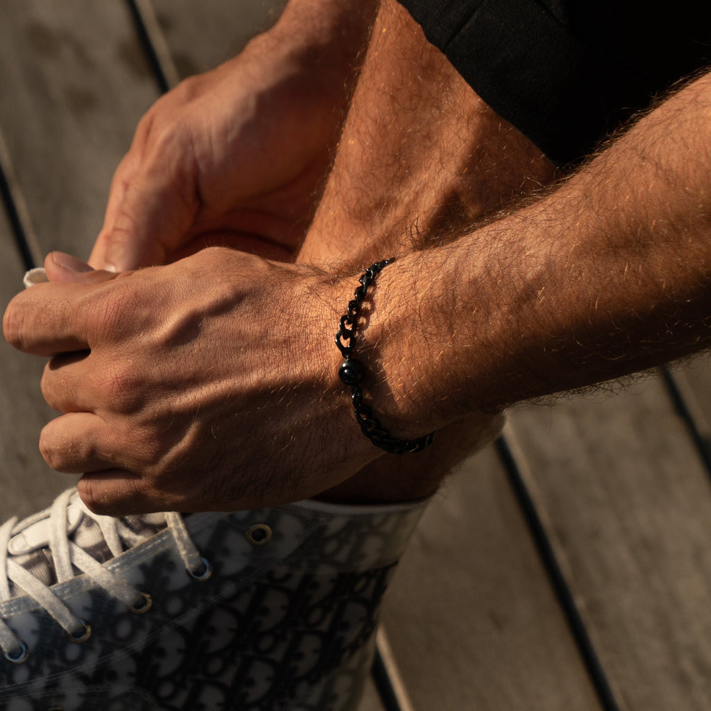 Armband Damen schwarz mit dekorativem Anhänger, modern und auffällig - 4 - Marlena-atelier