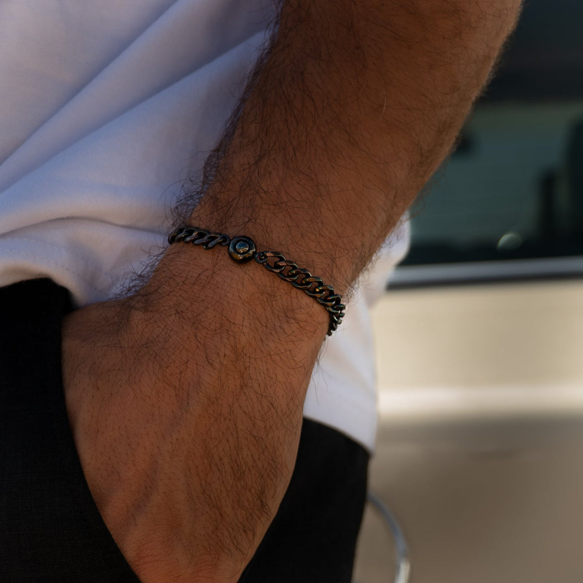 Armband Damen schwarz mit dekorativem Anhänger, modern und auffällig - 2 - Marlena-atelier
