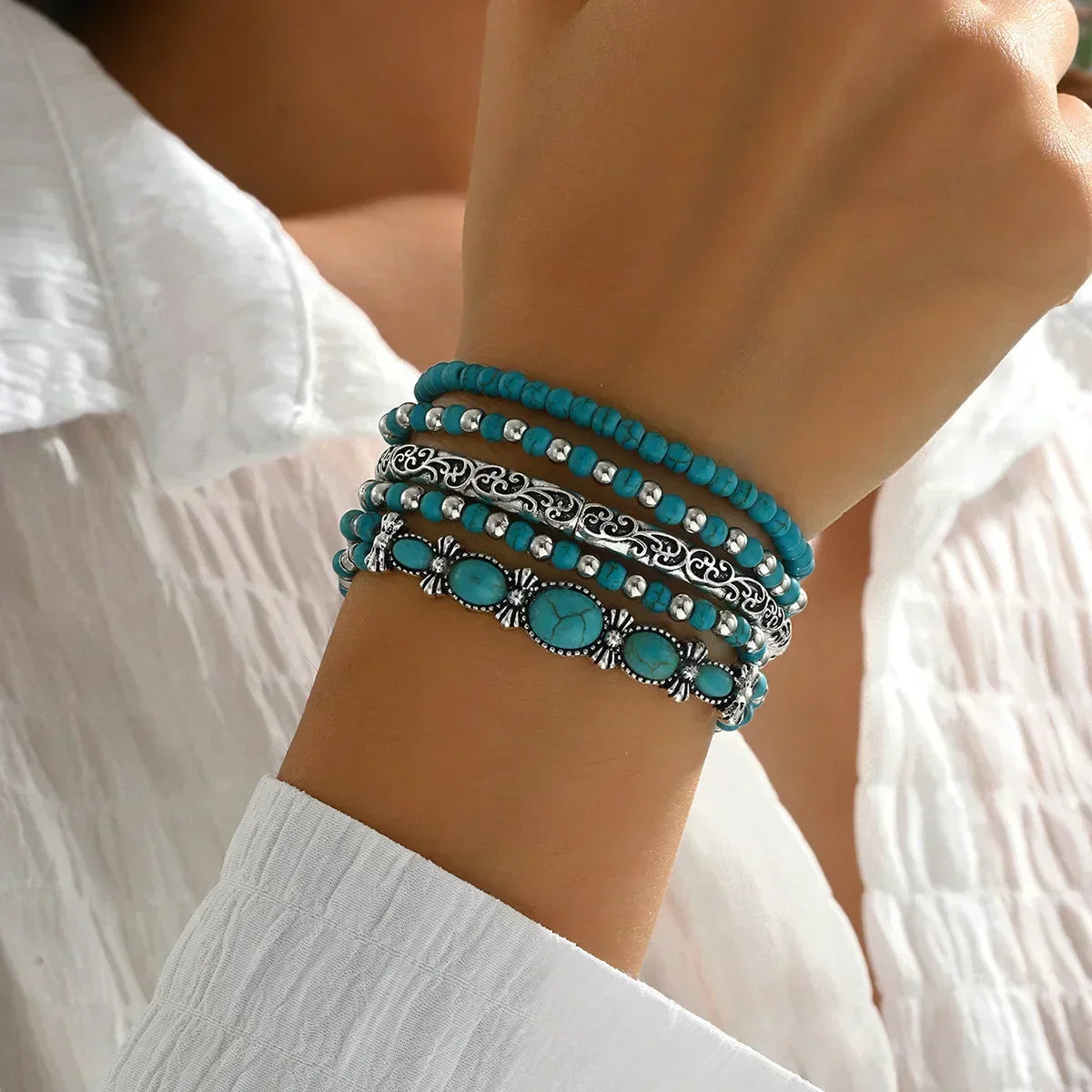 Armband Damen türkis mit filigranen Verzierungen, modern und verspielt - 2 - Marlena-atelier