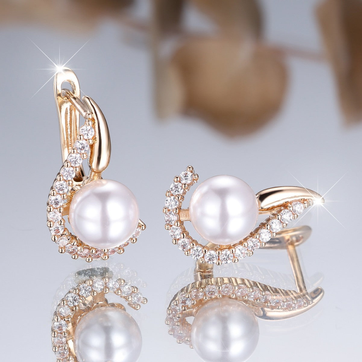 Elise – Perlenohrringe in Champagnergold – Marlena Atelier