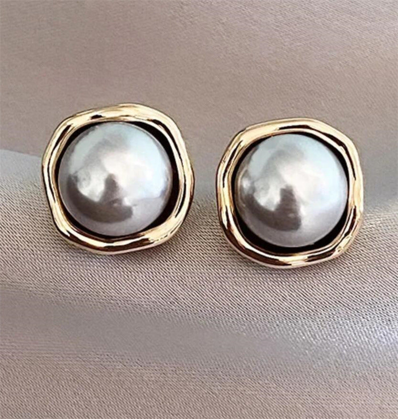 Grete – Graue Perlen-Ohrstecker (925er-Silberstift) – Marlena Atelier