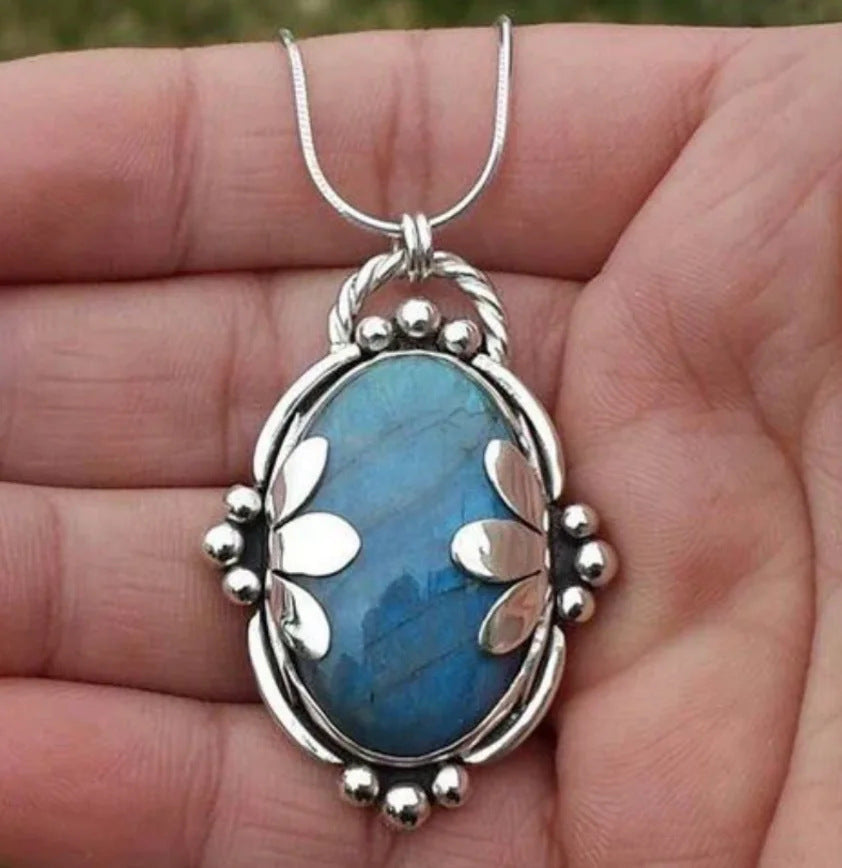 Sina – Retro-Kette mit blauem Stein – Marlena Atelier