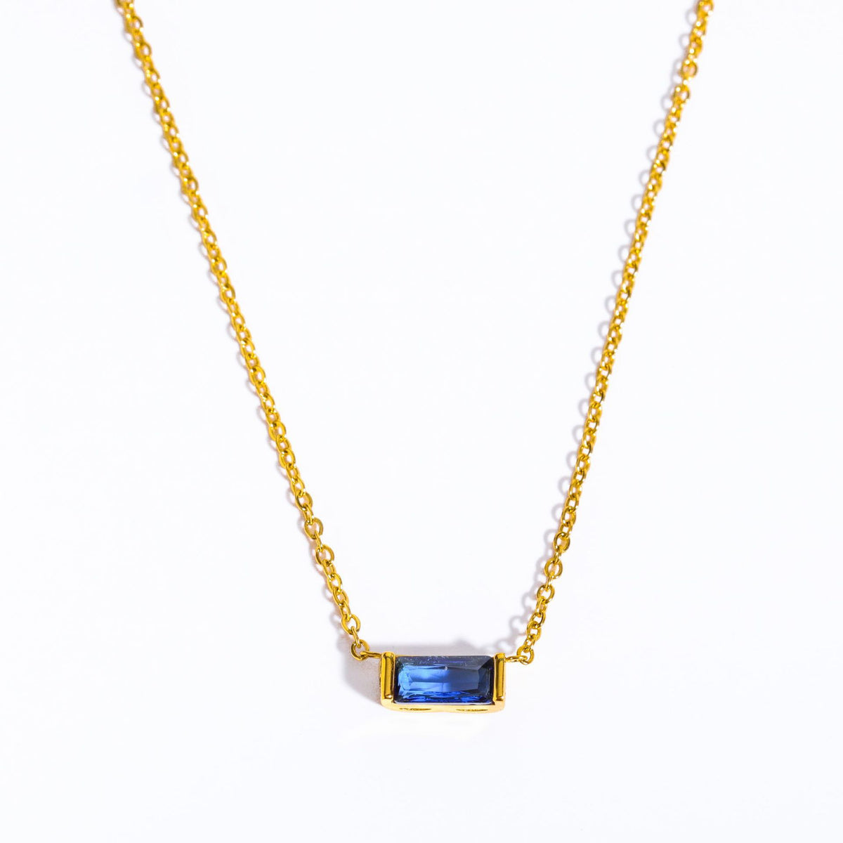 Halskette Damen goldfarben mit rechteckigem Anhänger, modern und elegant - 2 - Marlena-atelier