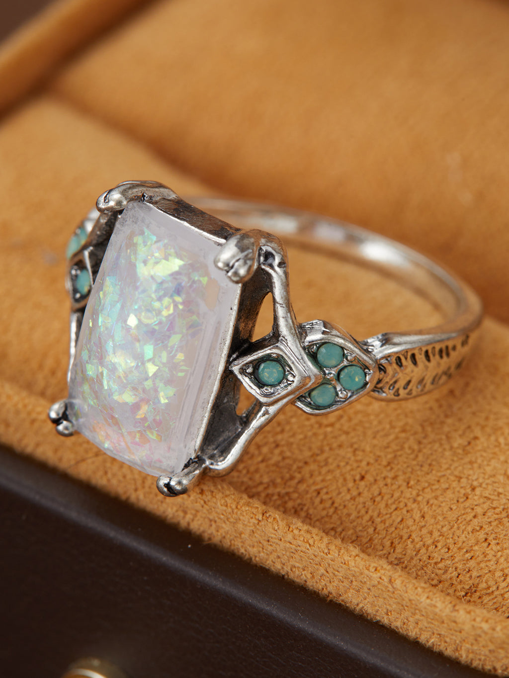 Selma – Opal-Ring in Antiksilber – Marlena Atelier