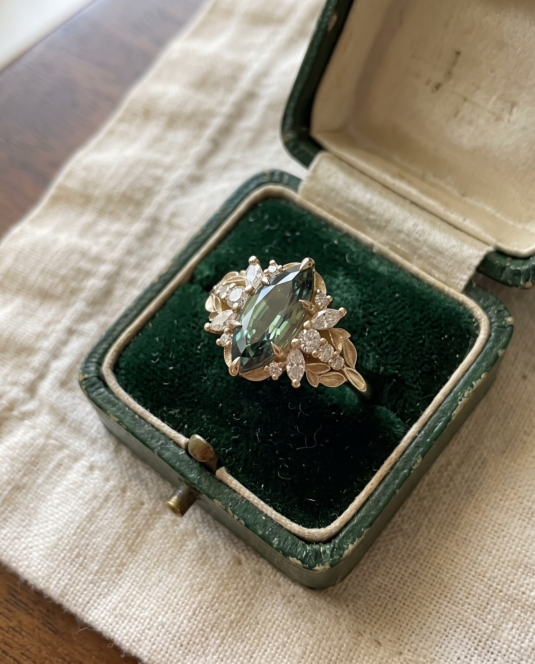 Coco – Kleiner Farbstein-Ring – Lifestyle