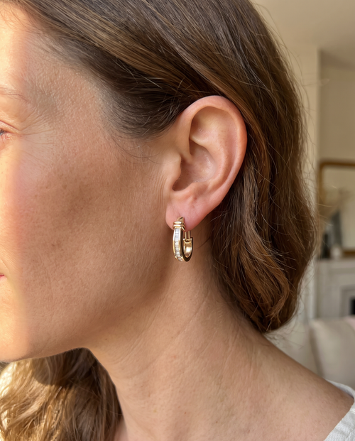 Thea – Goldene Geometrie-Ohrringe – Lifestyle