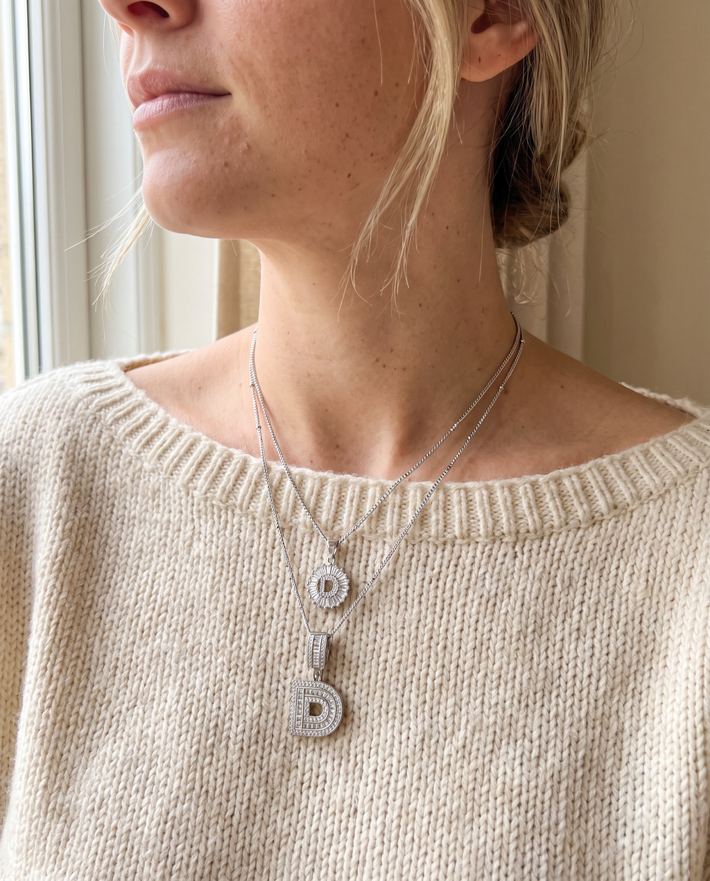Alma – Vergoldete Initialenkette – Lifestyle